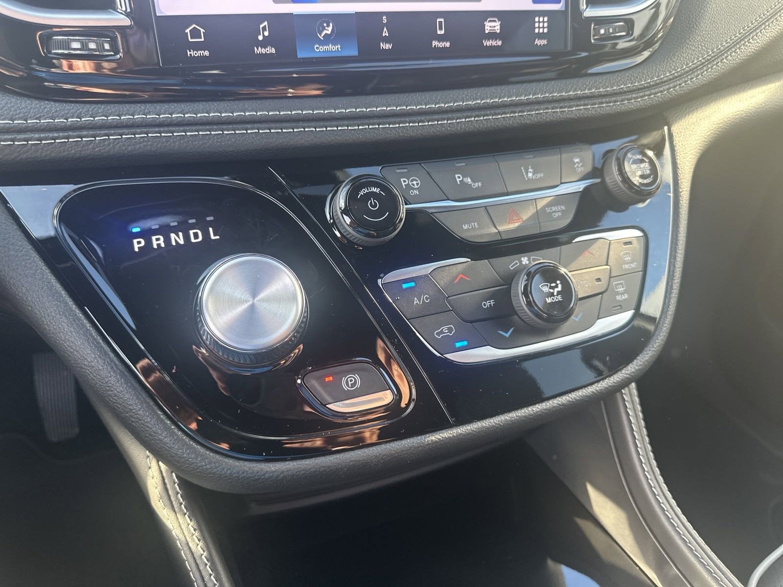 New 2024 Chrysler Pacifica Premium FWD image 33