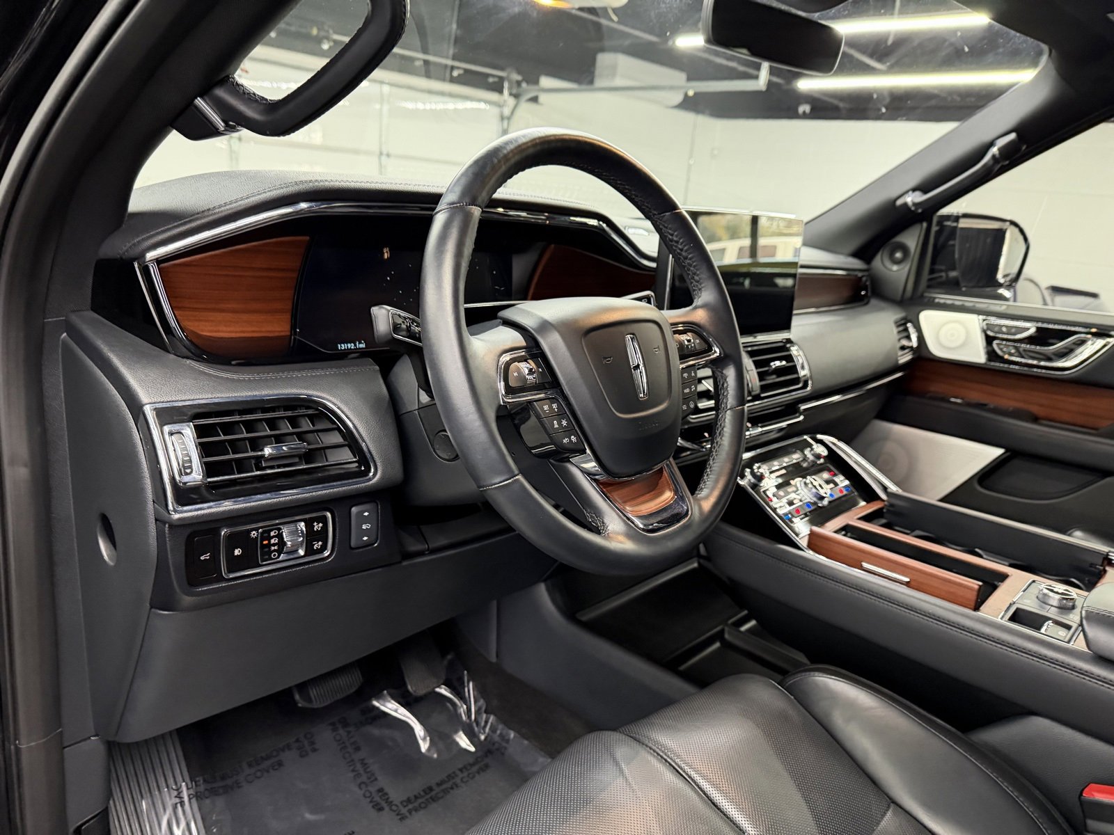 Used 2023 Lincoln Navigator Reserve image 17