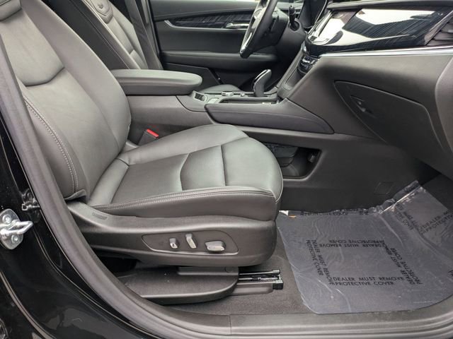 Used 2025 Cadillac XT6 Premium Luxury image 39