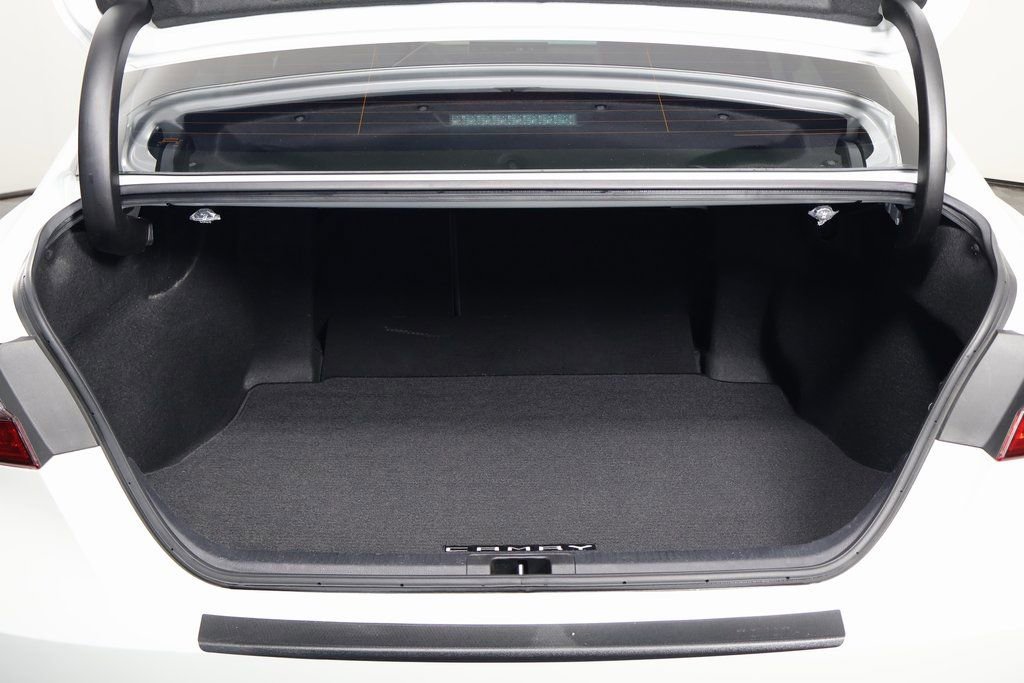 Used 2021 Toyota Camry XSE image 14