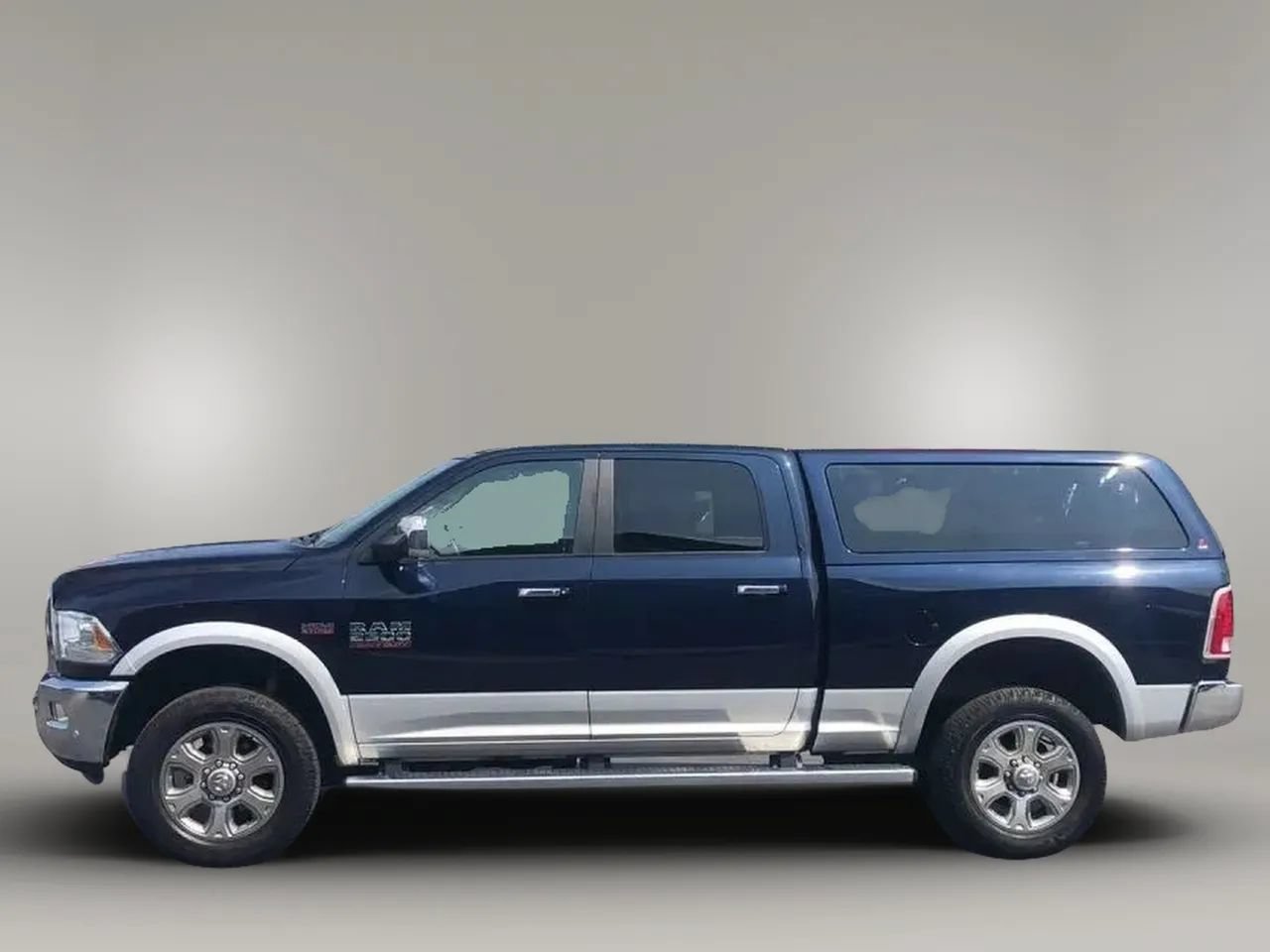 Used 2016 RAM 2500 Laramie w/ Convenience Group AWD/4WD image 2