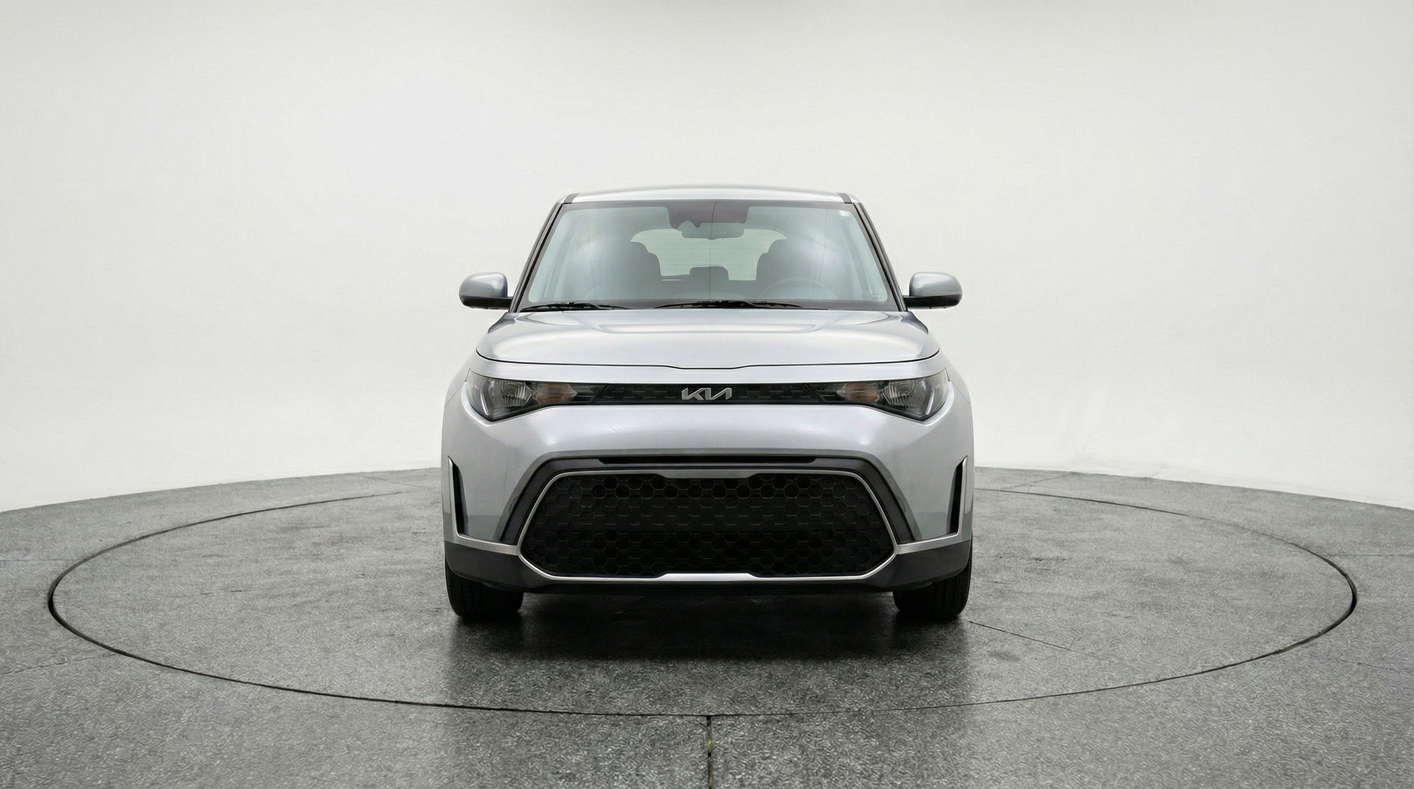 Used 2025 Kia Soul LX w/ LX Technology Package FWD image 2