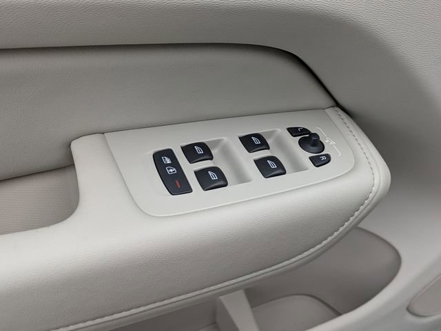 Certified 2023 Volvo XC60 B6 Ultimate w/ Protection Package Premier AWD/4WD image 12