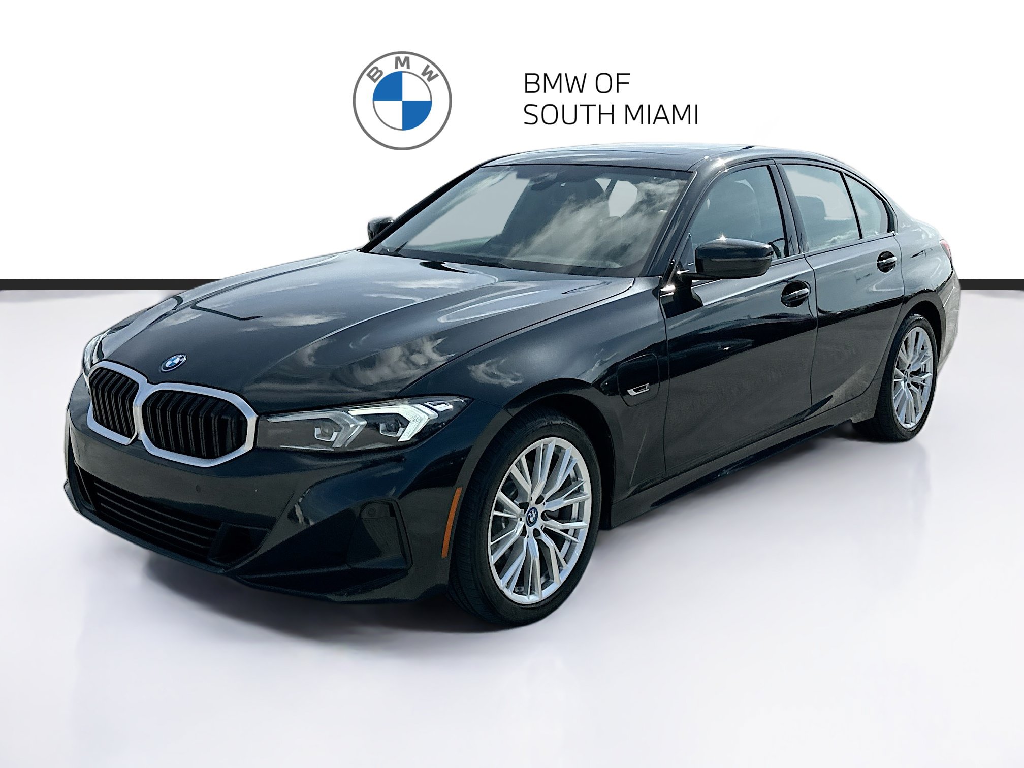 Used 2023 BMW 330e w/ Convenience Package RWD image 3