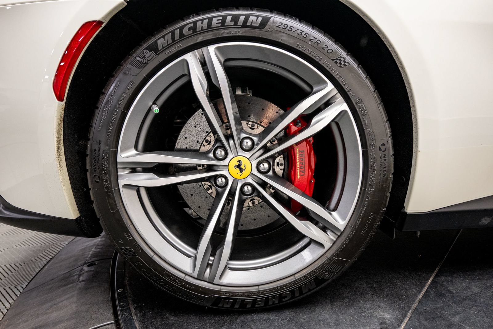 Used 2019 Ferrari GTC4Lusso AWD/4WD image 44
