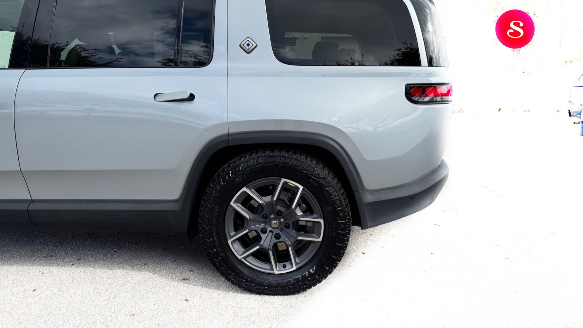 Used 2024 Rivian R1S Adventure image 11