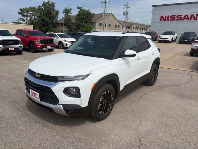 Used 2023 Chevrolet TrailBlazer LT w/ Convenience Package AWD/4WD image 2