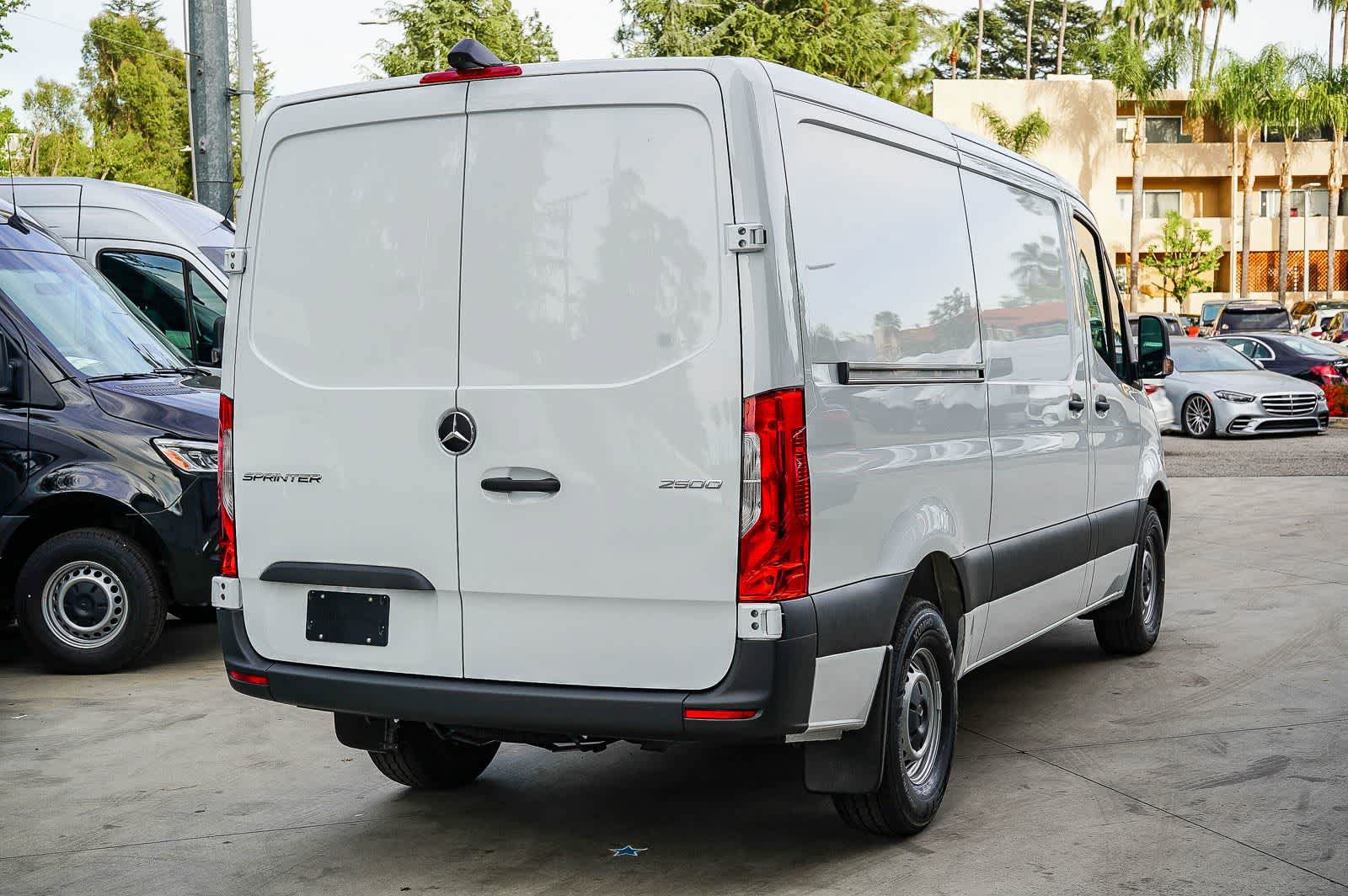 Used 2026 Mercedes-Benz Sprinter 2500 image 4