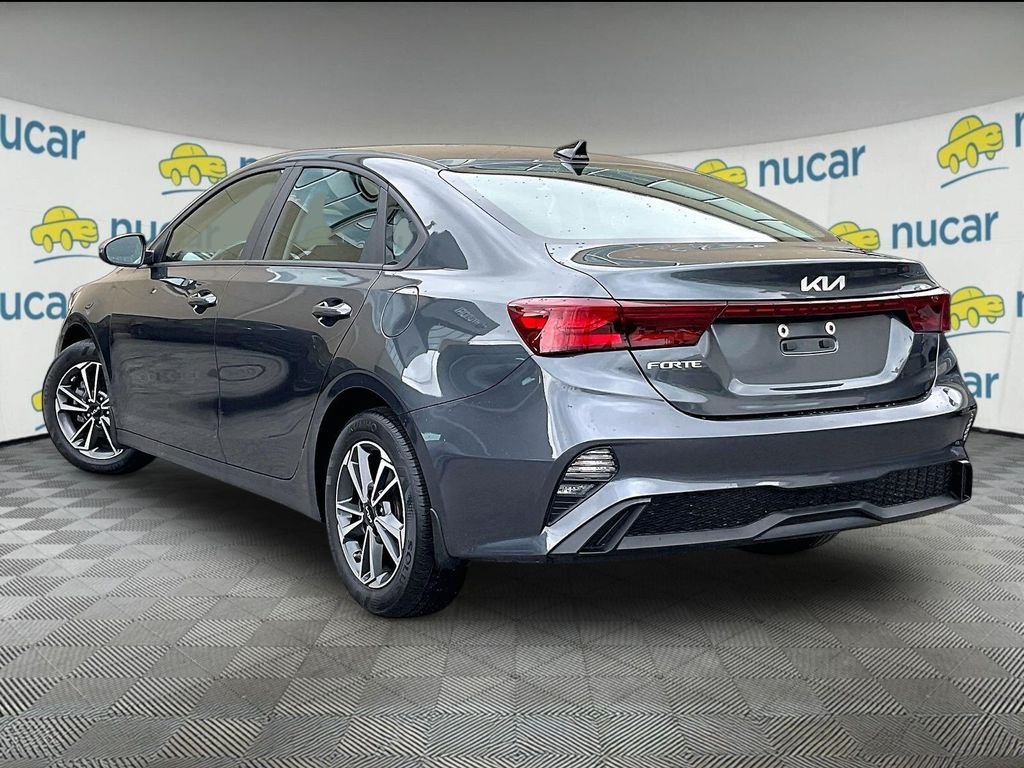 Used 2023 Kia Forte LXS w/ LXS Technology Package FWD image 4