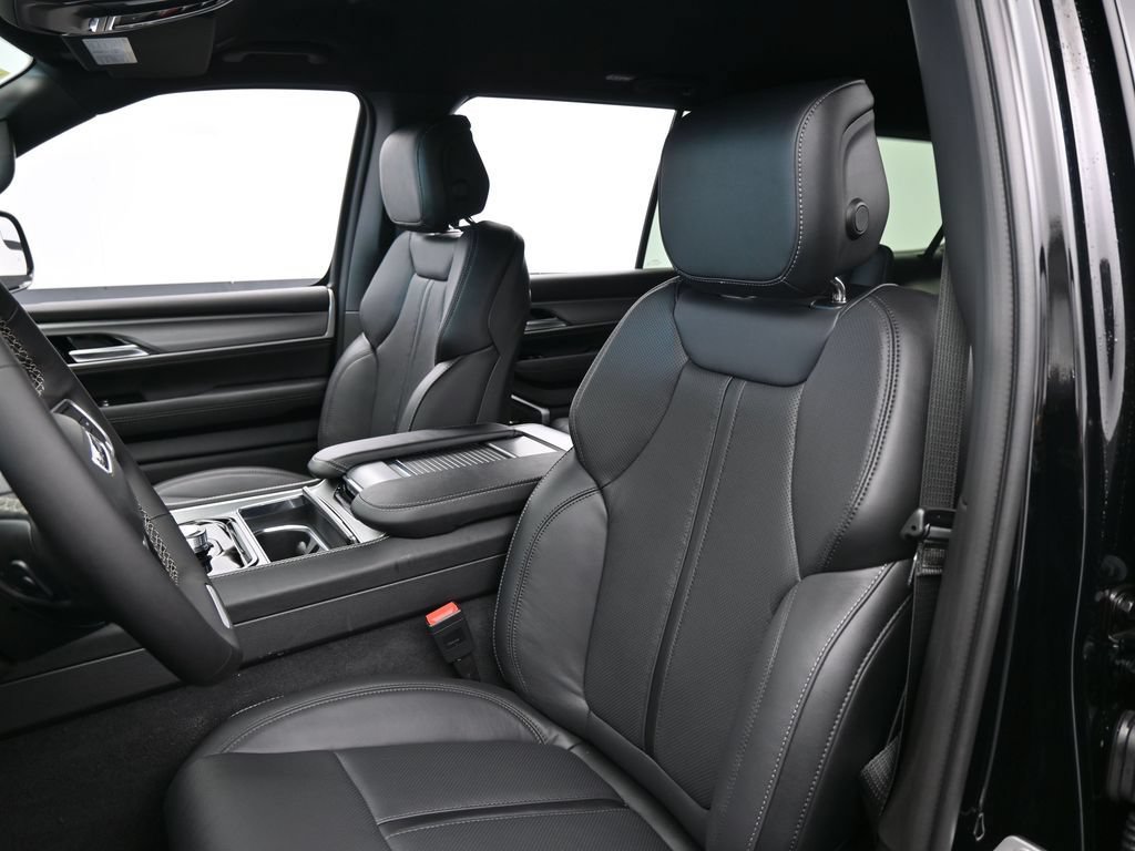 New 2026 Jeep Grand Wagoneer L Limited AWD/4WD image 10
