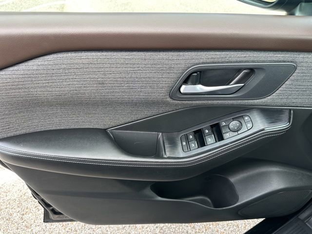 Used 2023 Nissan Rogue SV image 26