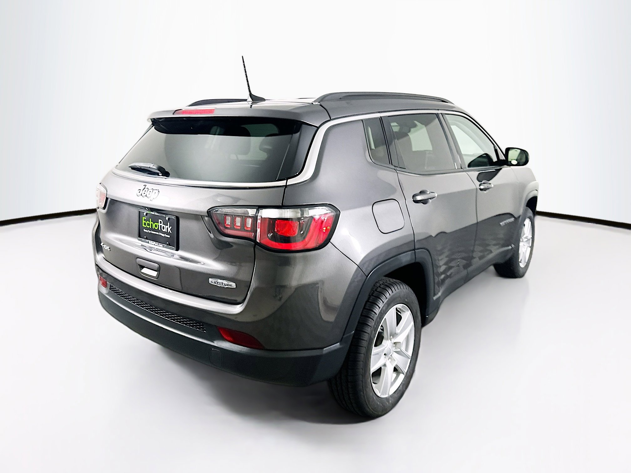 Used 2022 Jeep Compass Latitude image 9