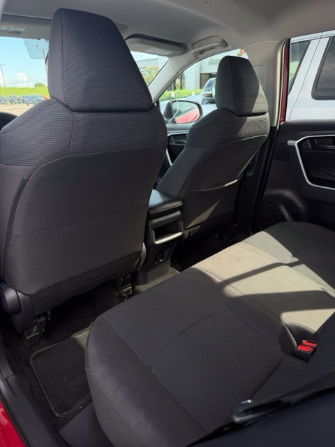 Used 2021 Toyota RAV4 LE FWD image 29