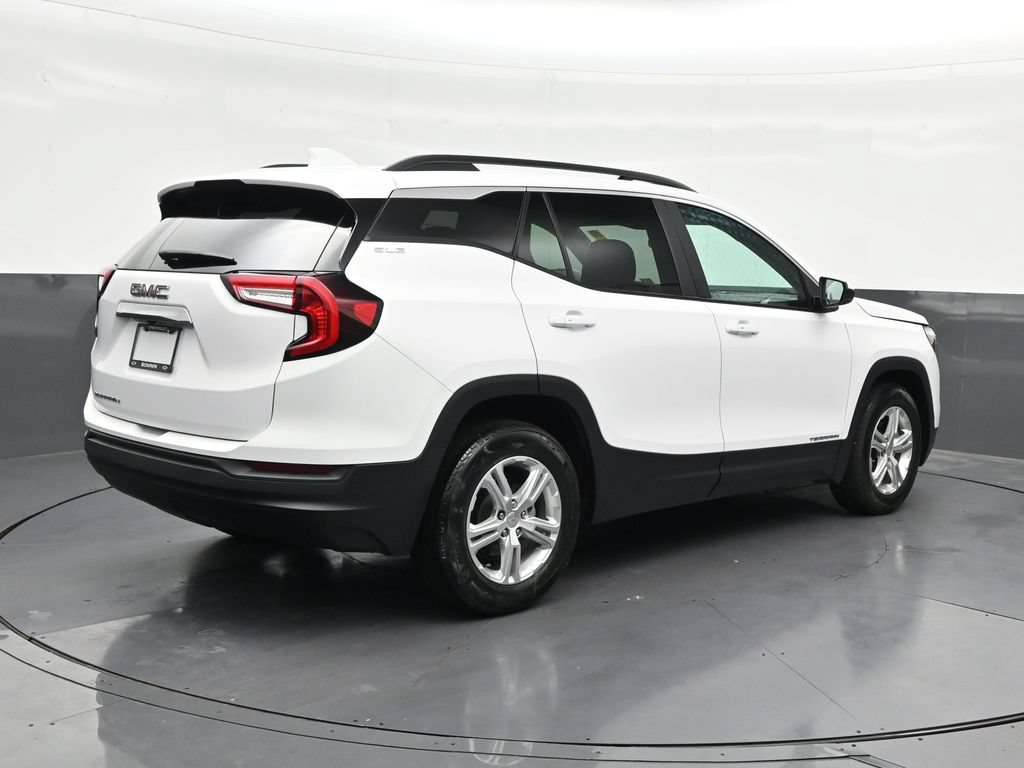 Used 2024 GMC Terrain SLE w/ Driver Convenience Package FWD image 5