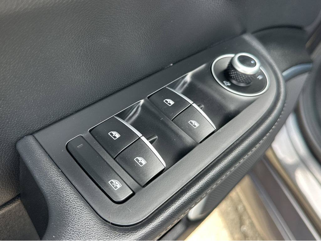 Used 2022 Alfa Romeo Giulia Ti AWD/4WD image 34