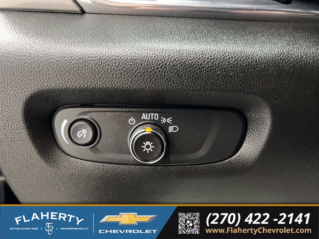 Used 2023 Chevrolet Traverse LT FWD image 24