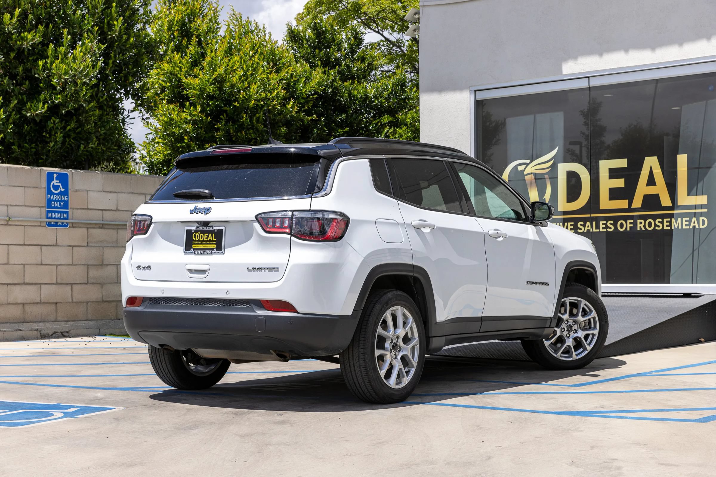 Used 2025 Jeep Compass Limited AWD/4WD image 14
