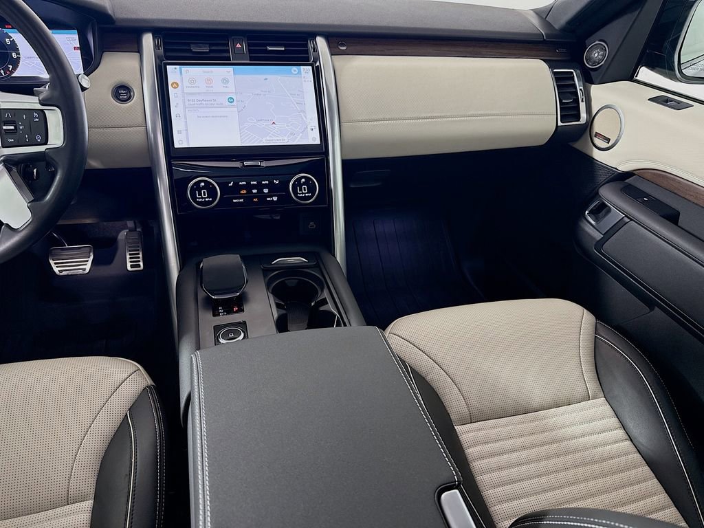 Used 2024 Land Rover Discovery Dynamic SE AWD/4WD image 26