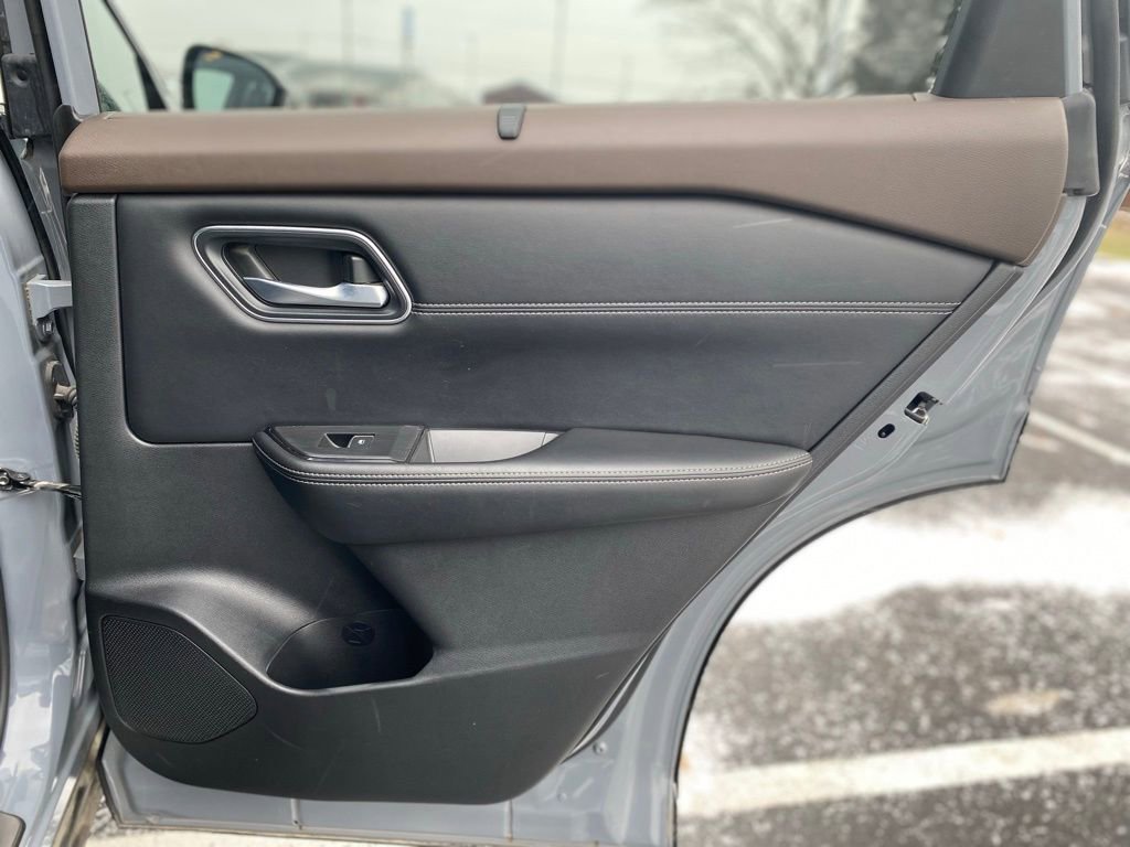 Used 2023 Nissan Rogue Platinum w/ Platinum Premium Package image 13