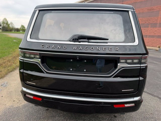 Used 2023 Jeep Grand Wagoneer Series III AWD/4WD image 8