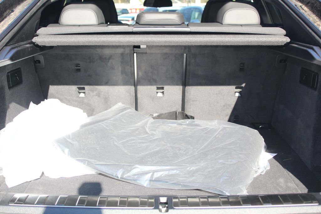 New 2026 BMW X6 M60i image 7