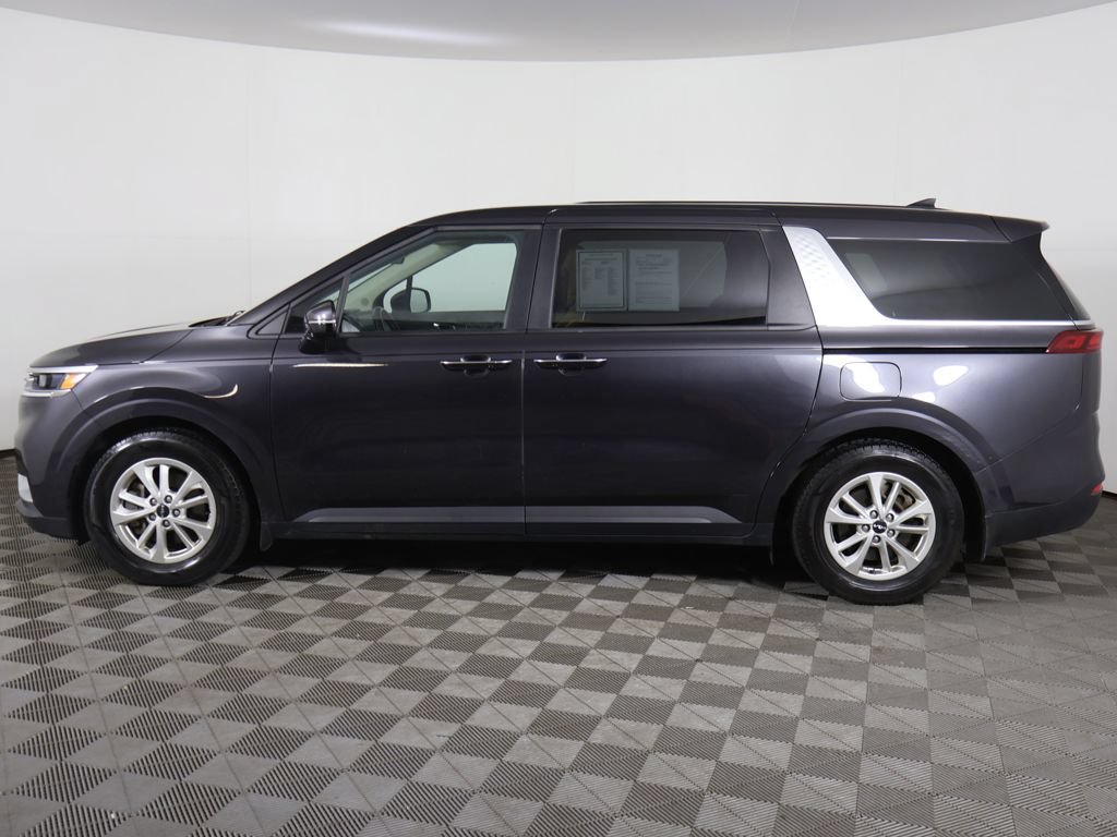 Used 2023 Kia Carnival LX FWD image 18