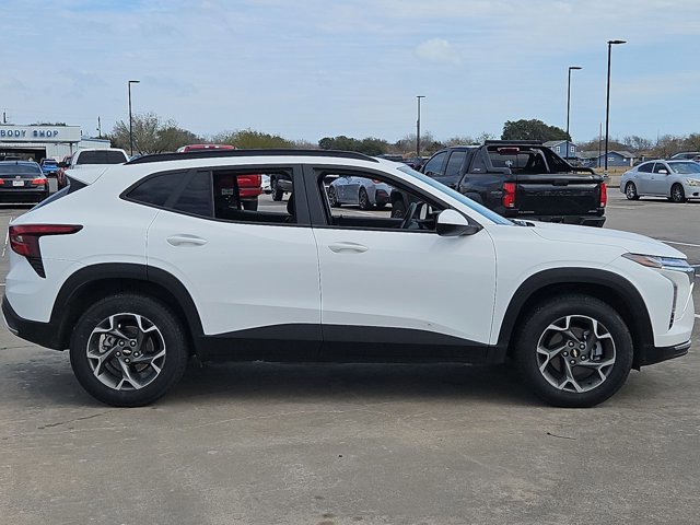 Used 2025 Chevrolet Trax LT image 4