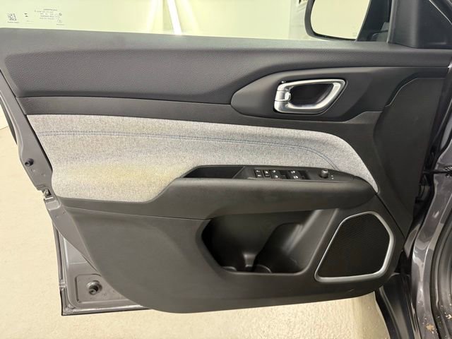 Used 2024 Jeep Compass Sport image 13