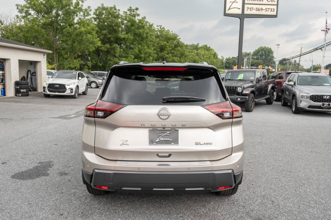 Used 2025 Nissan Rogue SL w/ SL Premium Package AWD/4WD image 10