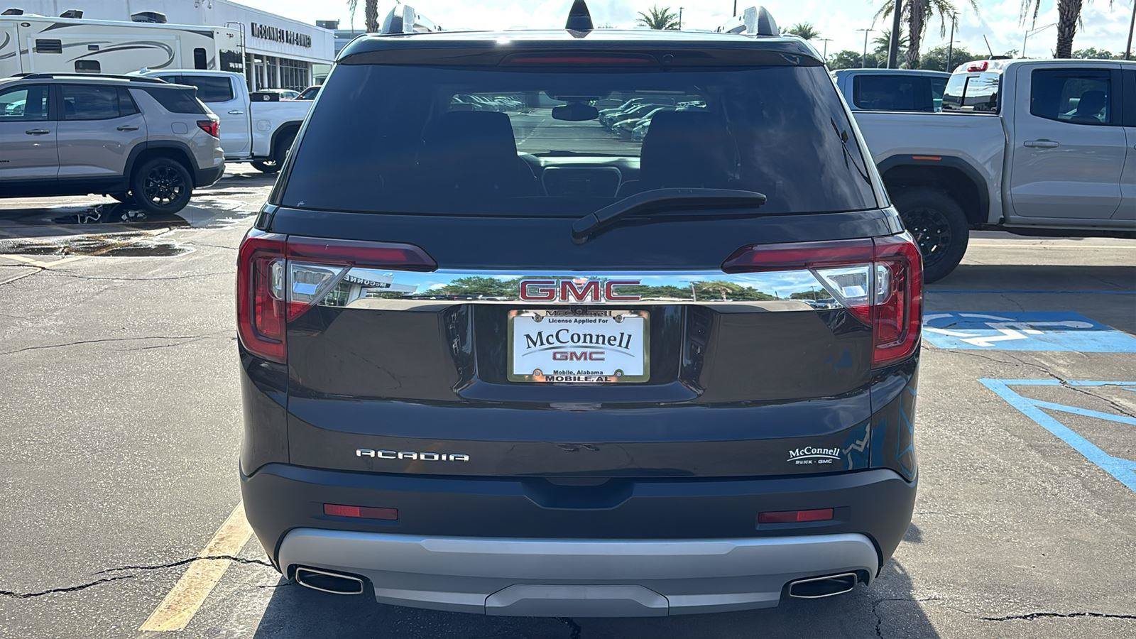 Certified 2023 GMC Acadia SLT w/ Technology Package FWD image 6