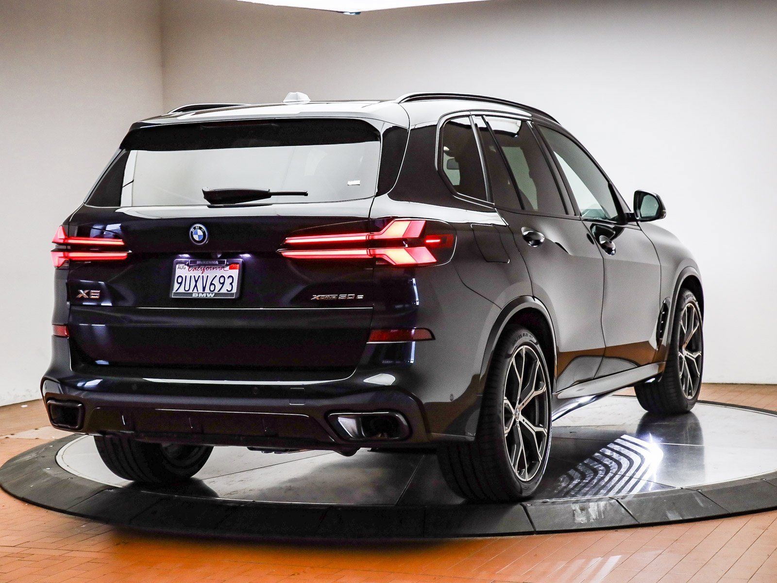 Used 2026 BMW X5 xDrive50e w/ M Sport Package image 7