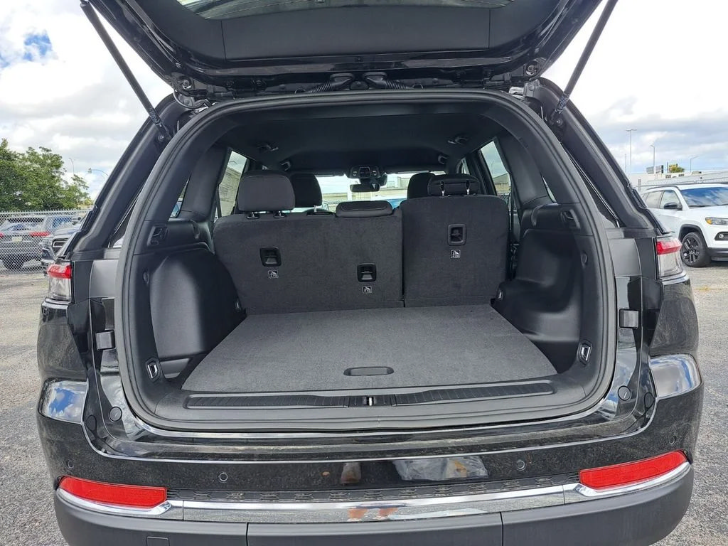 New 2026 Jeep Grand Cherokee Laredo RWD image 23