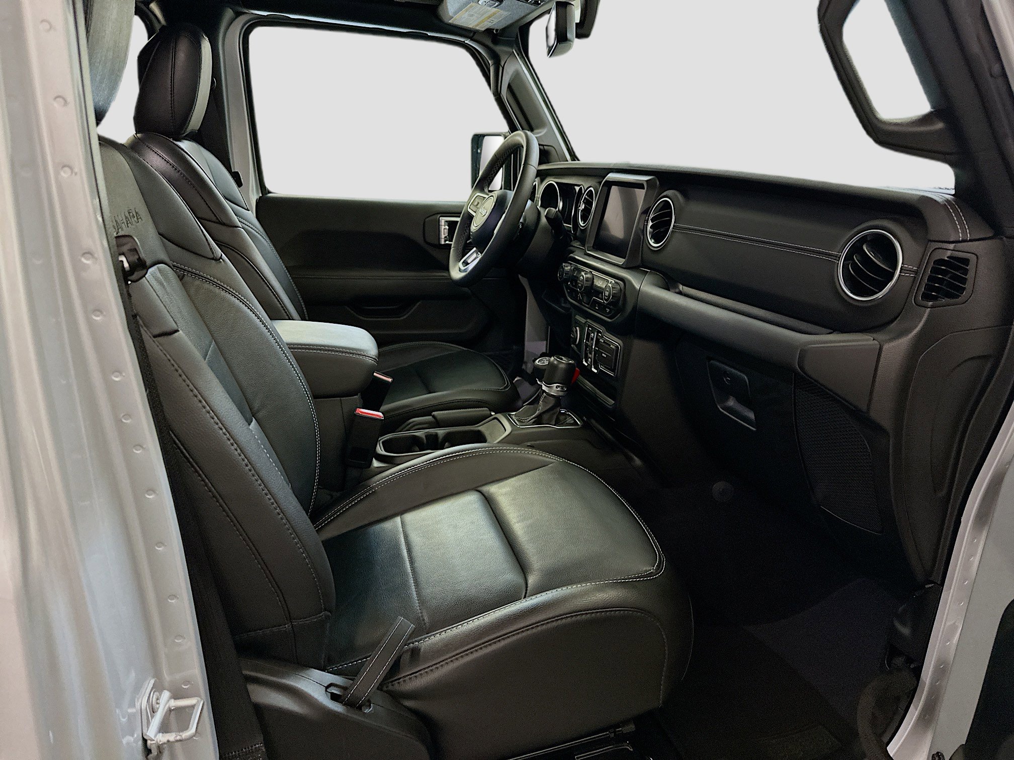 Used 2023 Jeep Wrangler Sahara image 32