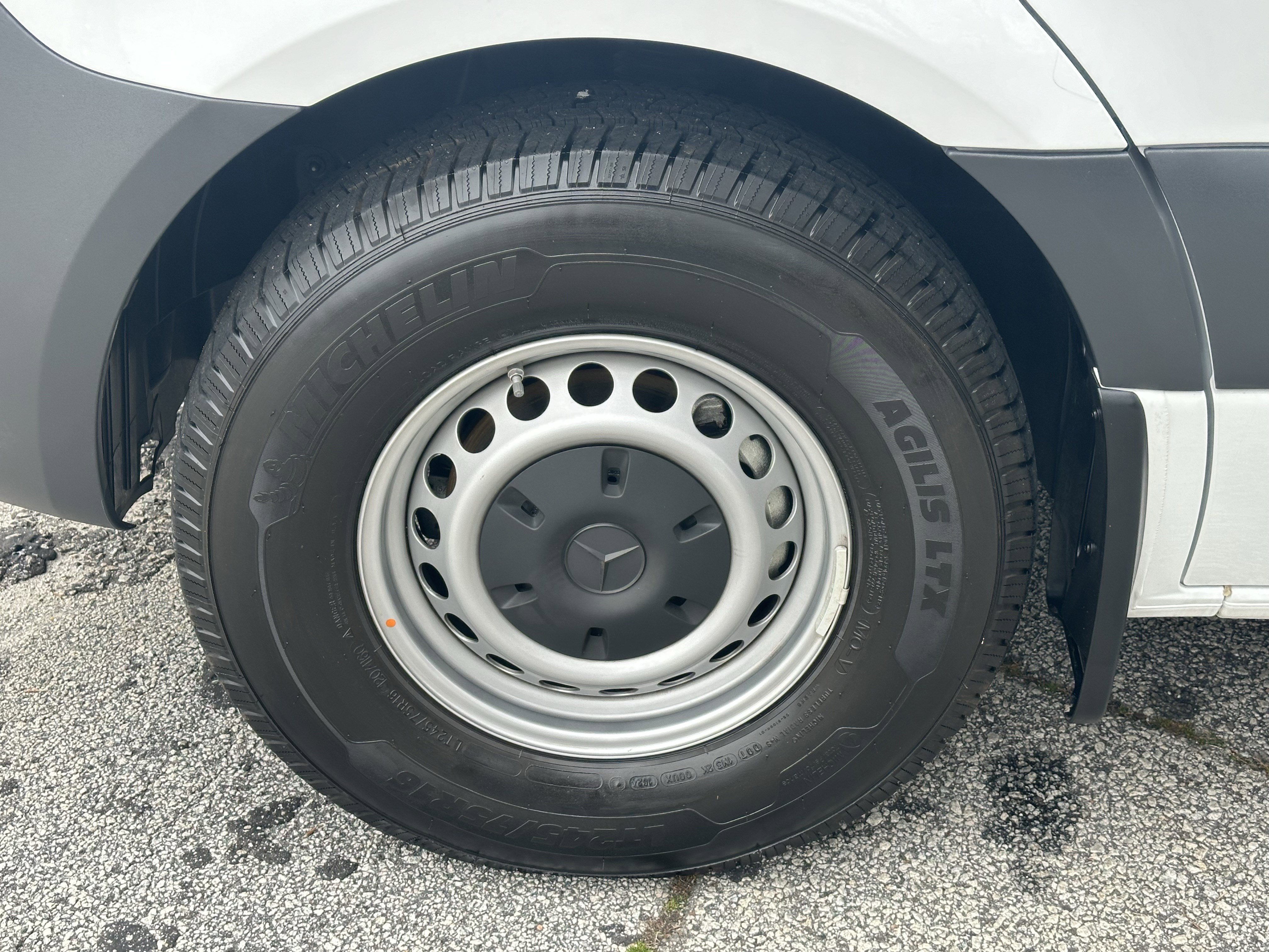 Used 2024 Mercedes-Benz Sprinter 2500 image 14