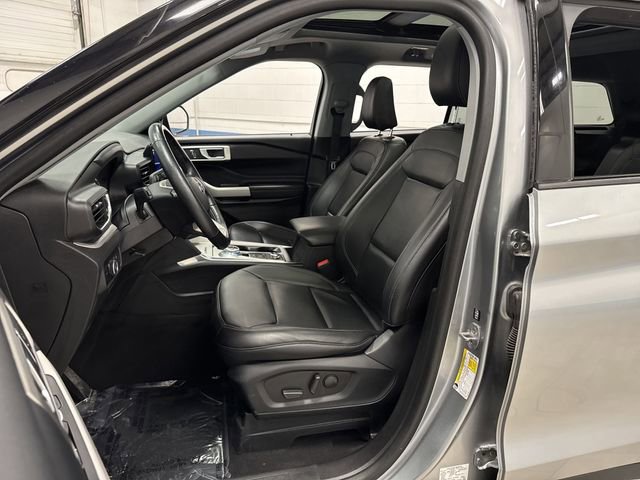 Used 2023 Ford Explorer XLT image 4