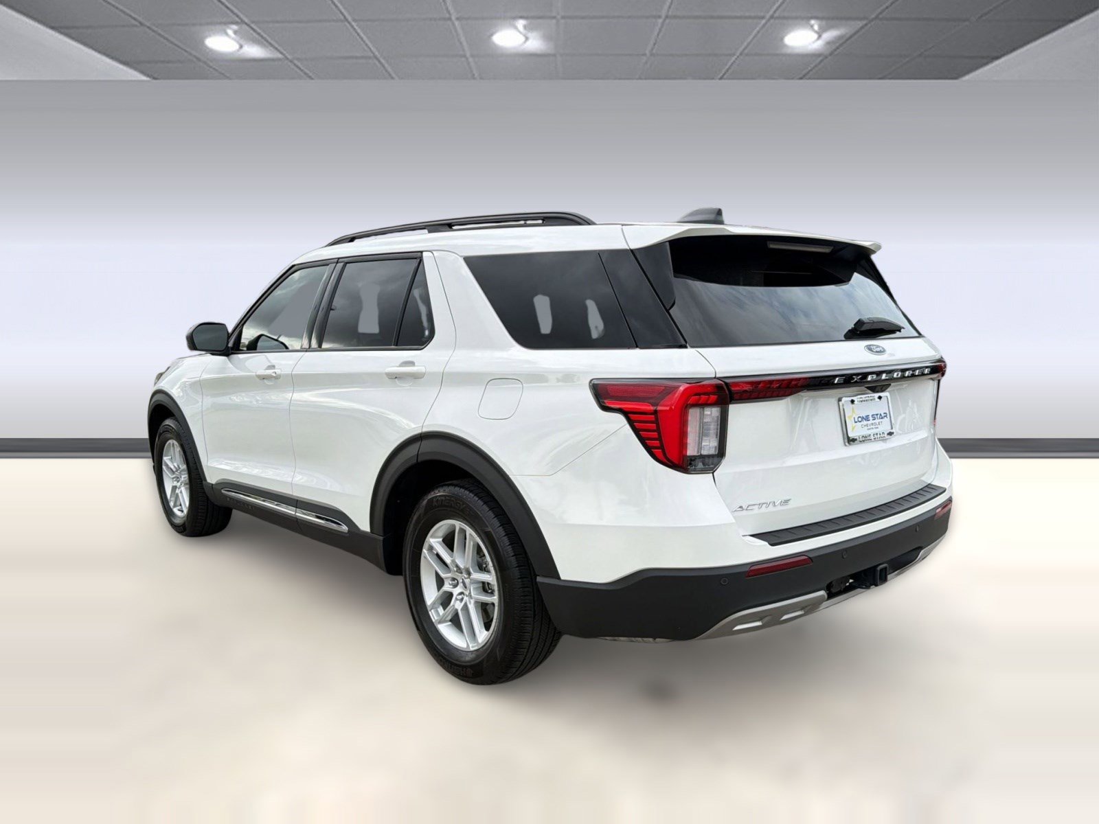 Used 2025 Ford Explorer Active w/ Active Comfort Package image 3