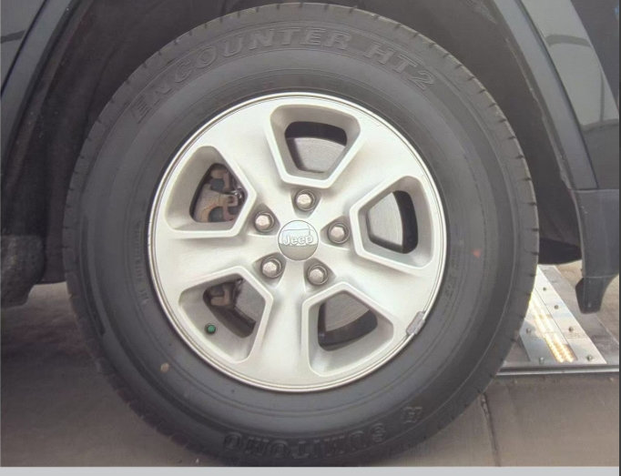 Used 2015 Jeep Grand Cherokee Laredo w/ Quick Order Package 23E image 14