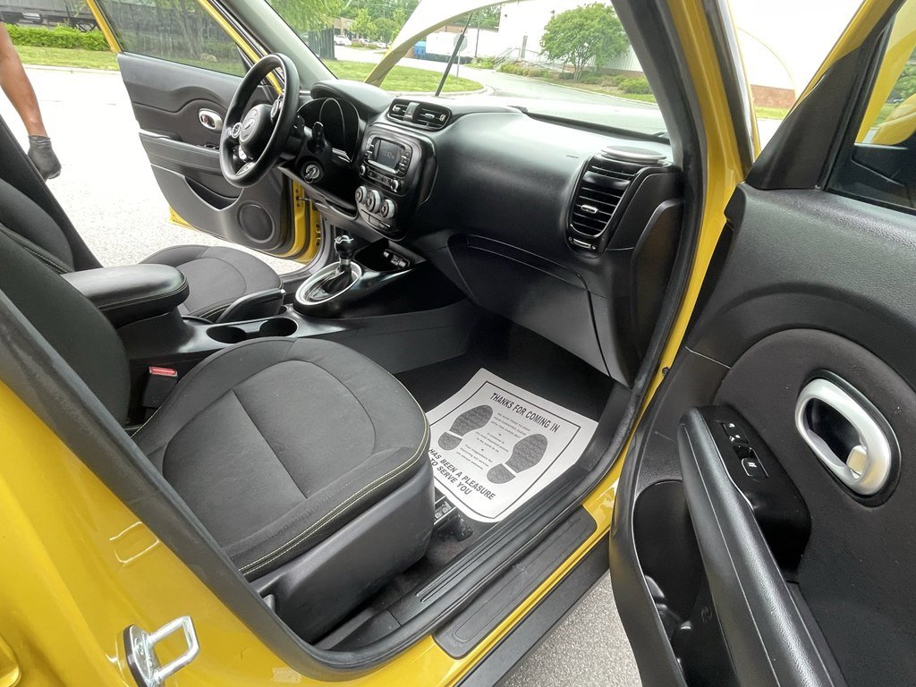 Used 2016 Kia Soul + image 23