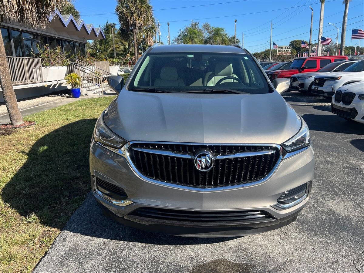 Used 2018 Buick Enclave Essence image 3