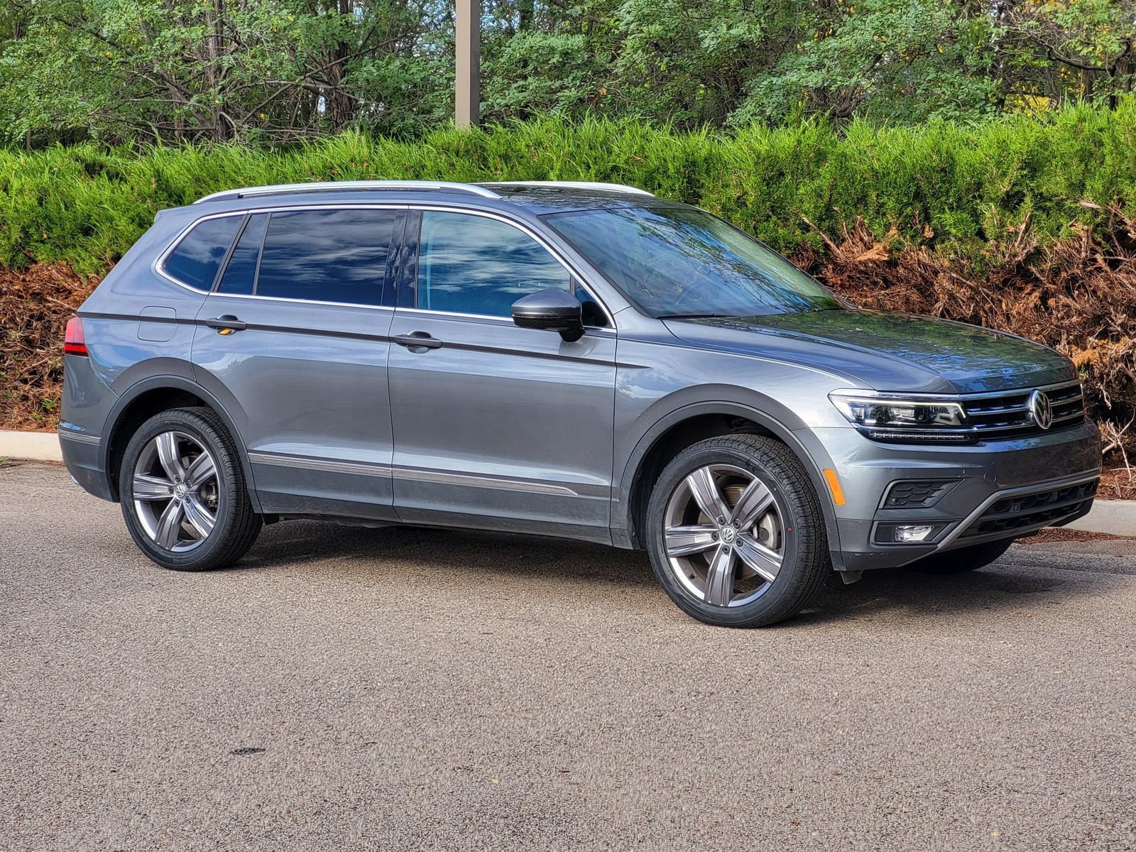 Used 2018 Volkswagen Tiguan SEL Premium AWD/4WD image 3
