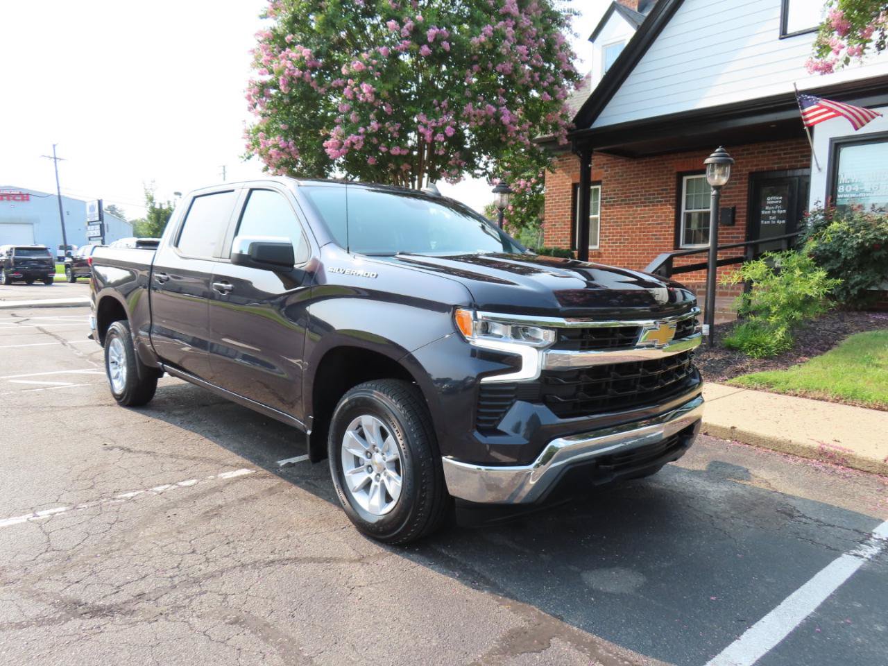 Used 2023 Chevrolet Silverado 1500 LT w/ Protection Package AWD/4WD image 12