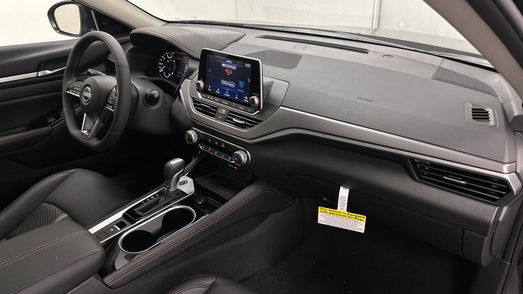 Used 2024 Nissan Altima 2.5 SR image 18