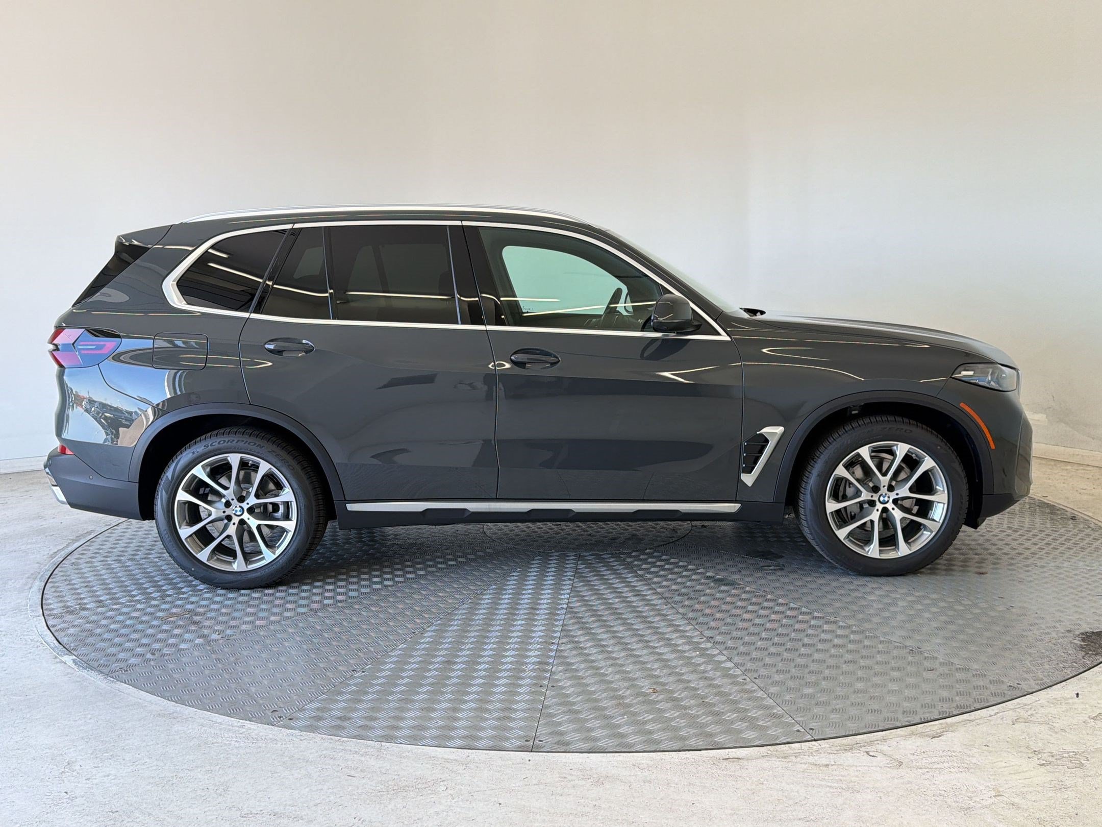 New 2026 BMW X5 xDrive40i AWD/4WD image 8