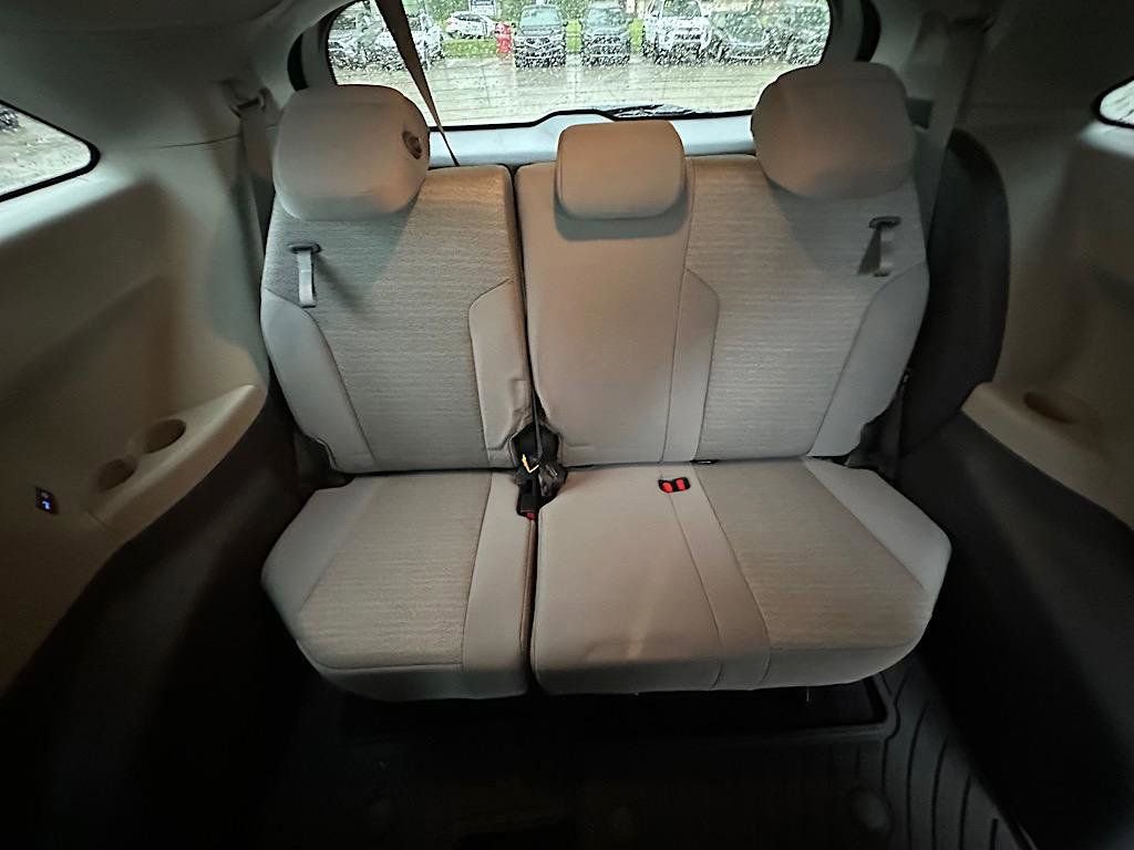 Certified 2023 Toyota Sienna LE AWD/4WD image 16