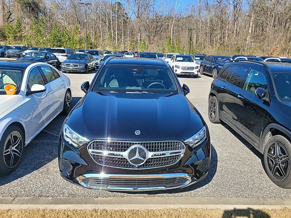 Used 2025 Mercedes-Benz GLC 300 4MATIC image 2