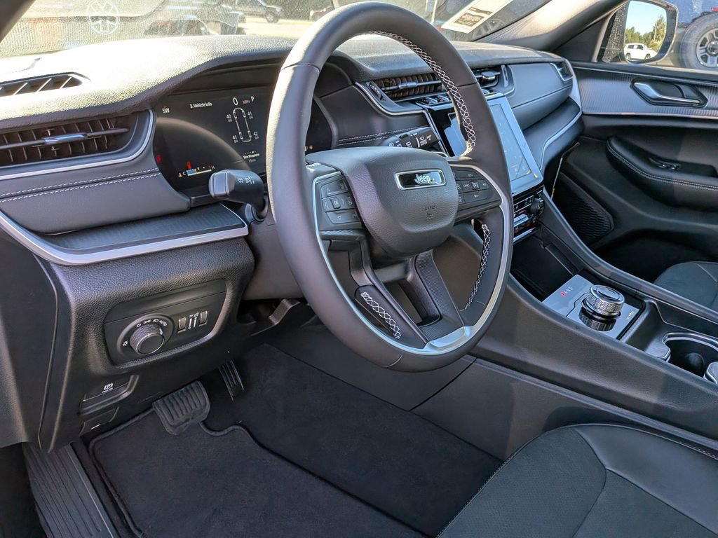 New 2025 Jeep Grand Cherokee L Altitude image 15