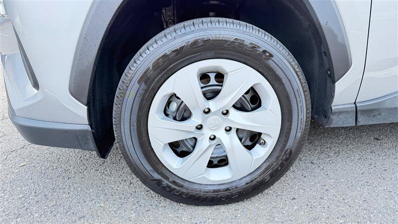Used 2025 Toyota RAV4 LE AWD/4WD image 16
