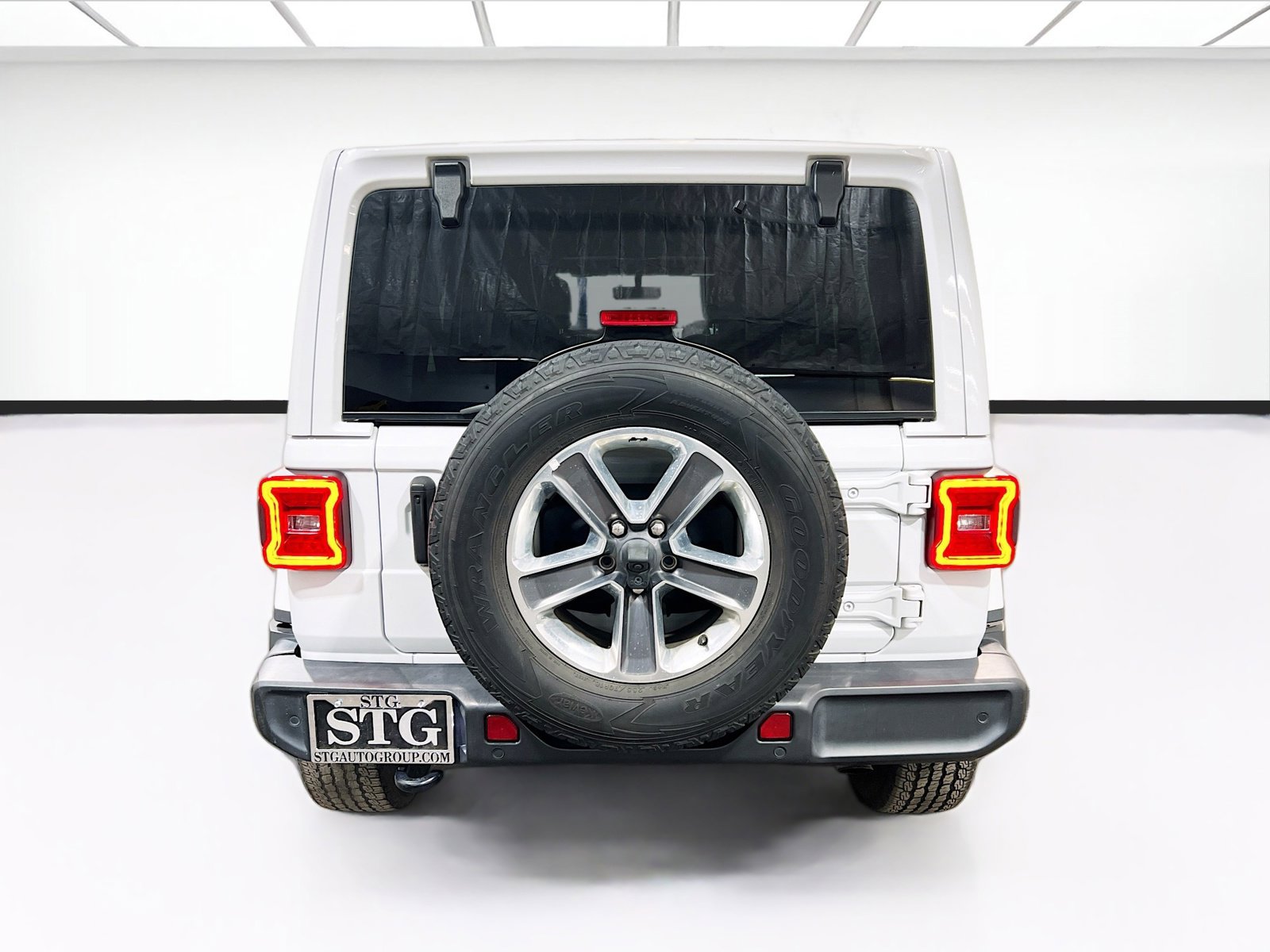 Used 2022 Jeep Wrangler Unlimited Sahara w/ LED Lighting Group image 5