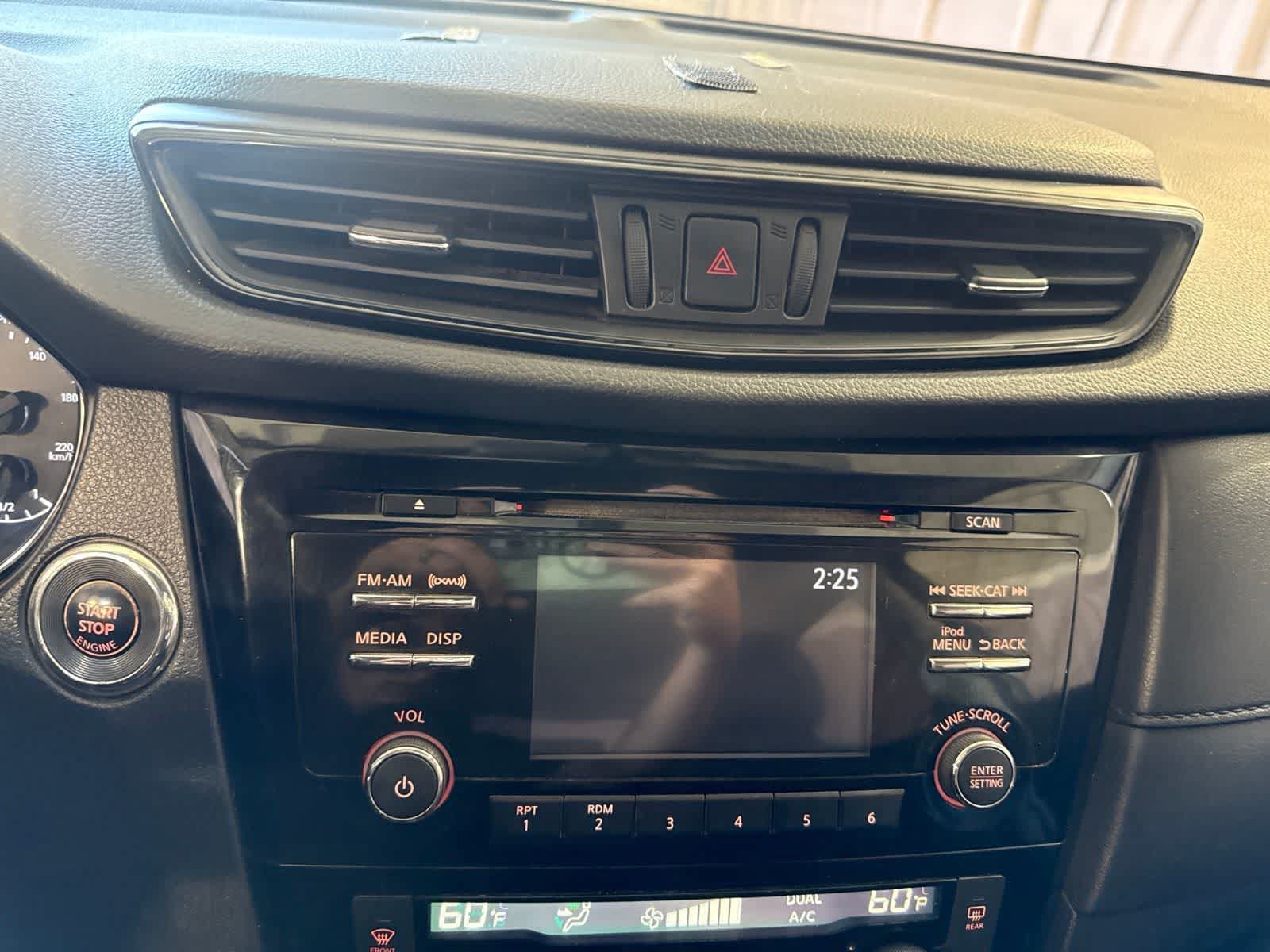 Used 2017 Nissan Rogue SV FWD image 23