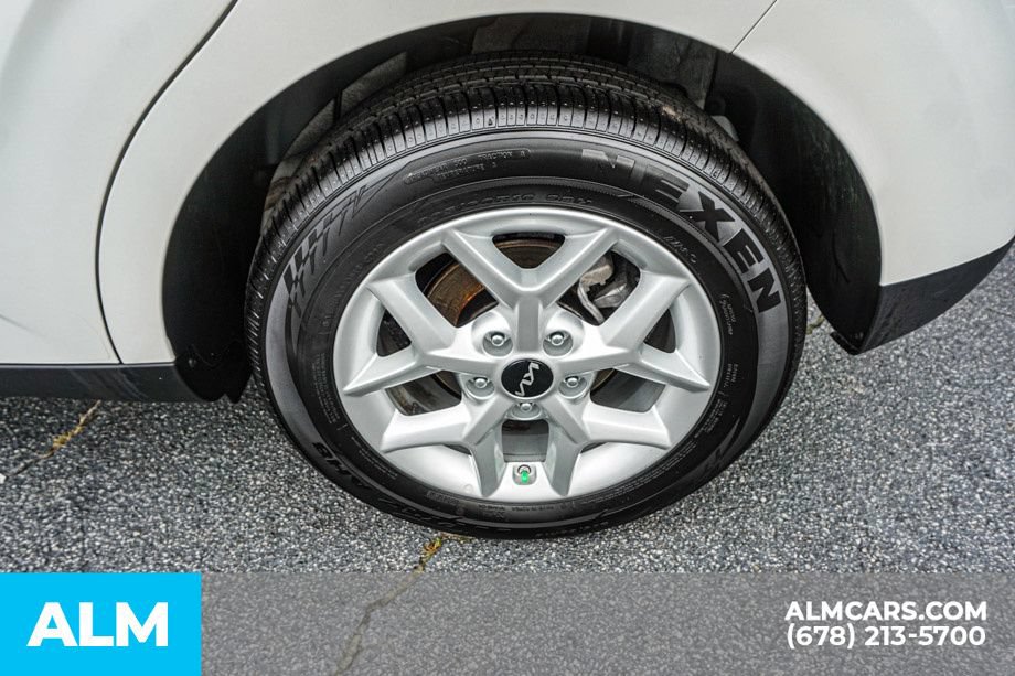 Used 2025 Kia Soul LX w/ LX Technology Package FWD image 17
